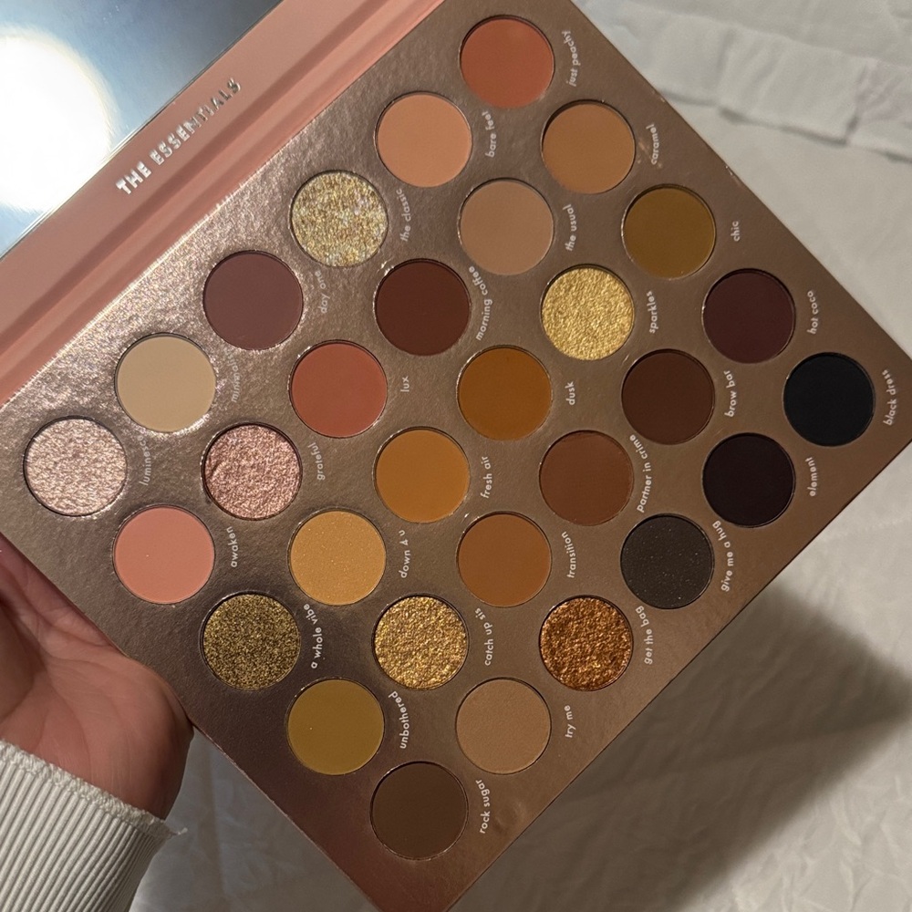 Kara Beauty The Essentials Palette